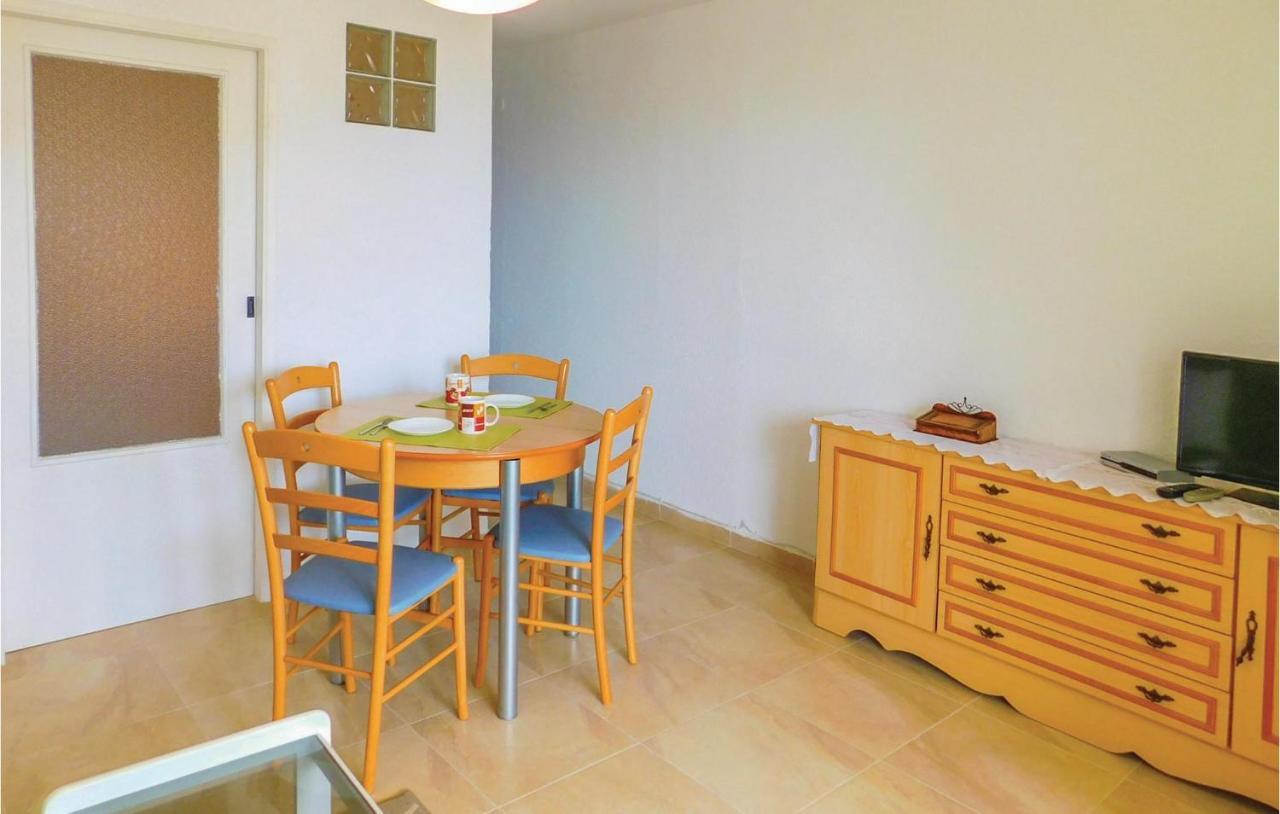 Cozy Apartment In Torrevieja-La Mata With Kitchen Bagian luar foto